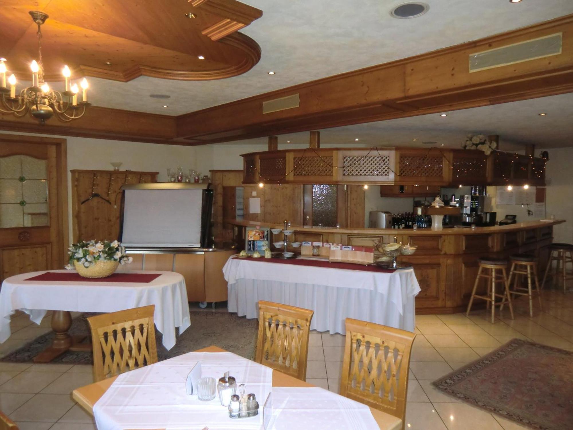 Hotel Schlossgarten Gladenbach ภายนอก รูปภาพ