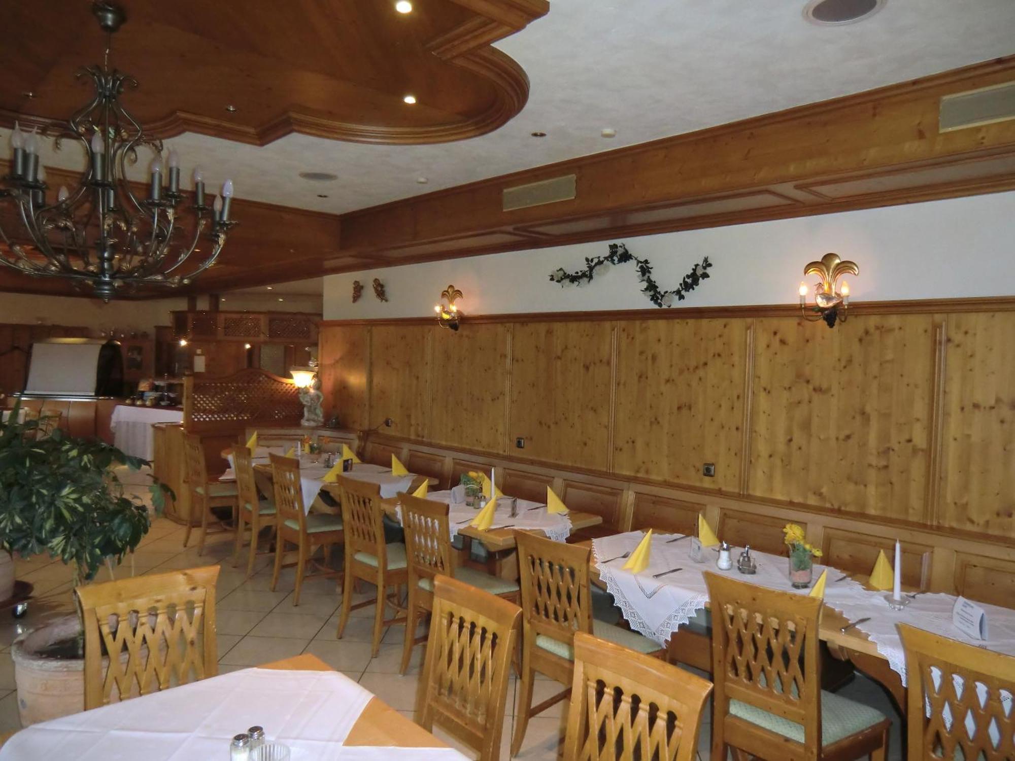 Hotel Schlossgarten Gladenbach ภายนอก รูปภาพ